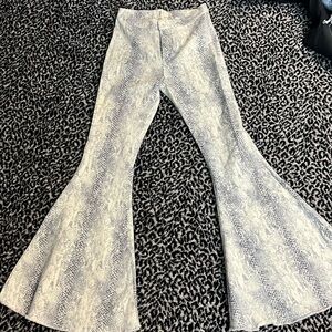 Altard state snake skin pattern flared jeans. Size medium